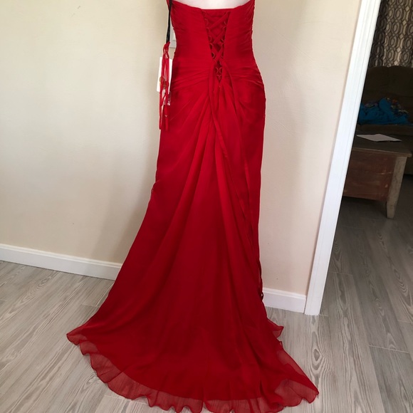 Red chiffon with front keyhole - Picture 5 of 14
